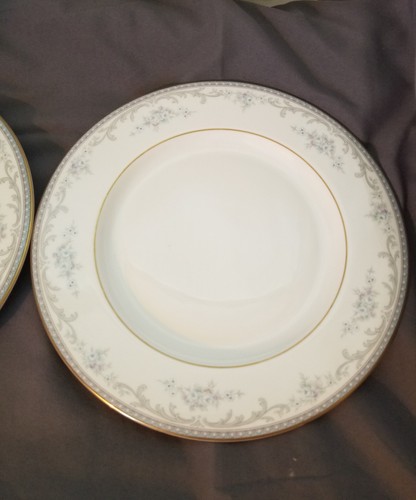 Set of Two Christopher Stuart LAFAYETTE Lunch Sandwich Plates Y1205