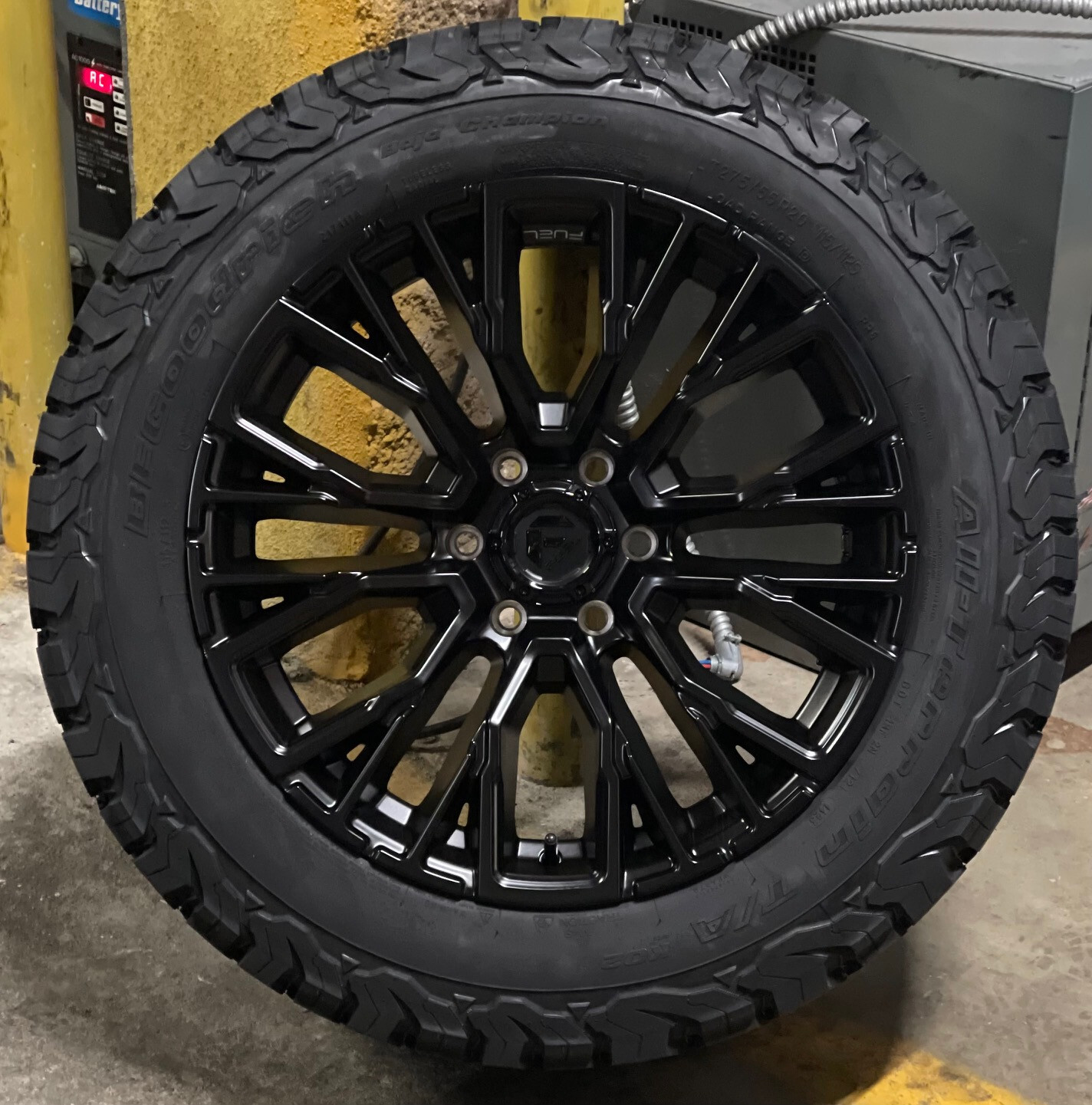 ●REINFORCMENTS RARE！ 20x9 D847 Fuel Rebar Black Wheels BFG 32
