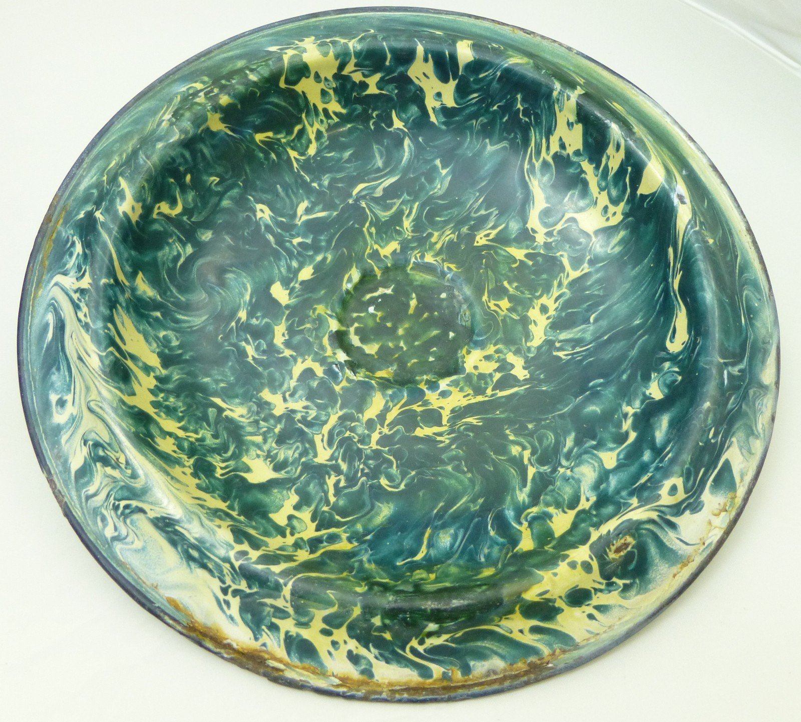 Antique Graniteware Chrysolite Chamber Pot Lid Spittoon Emerald Green White