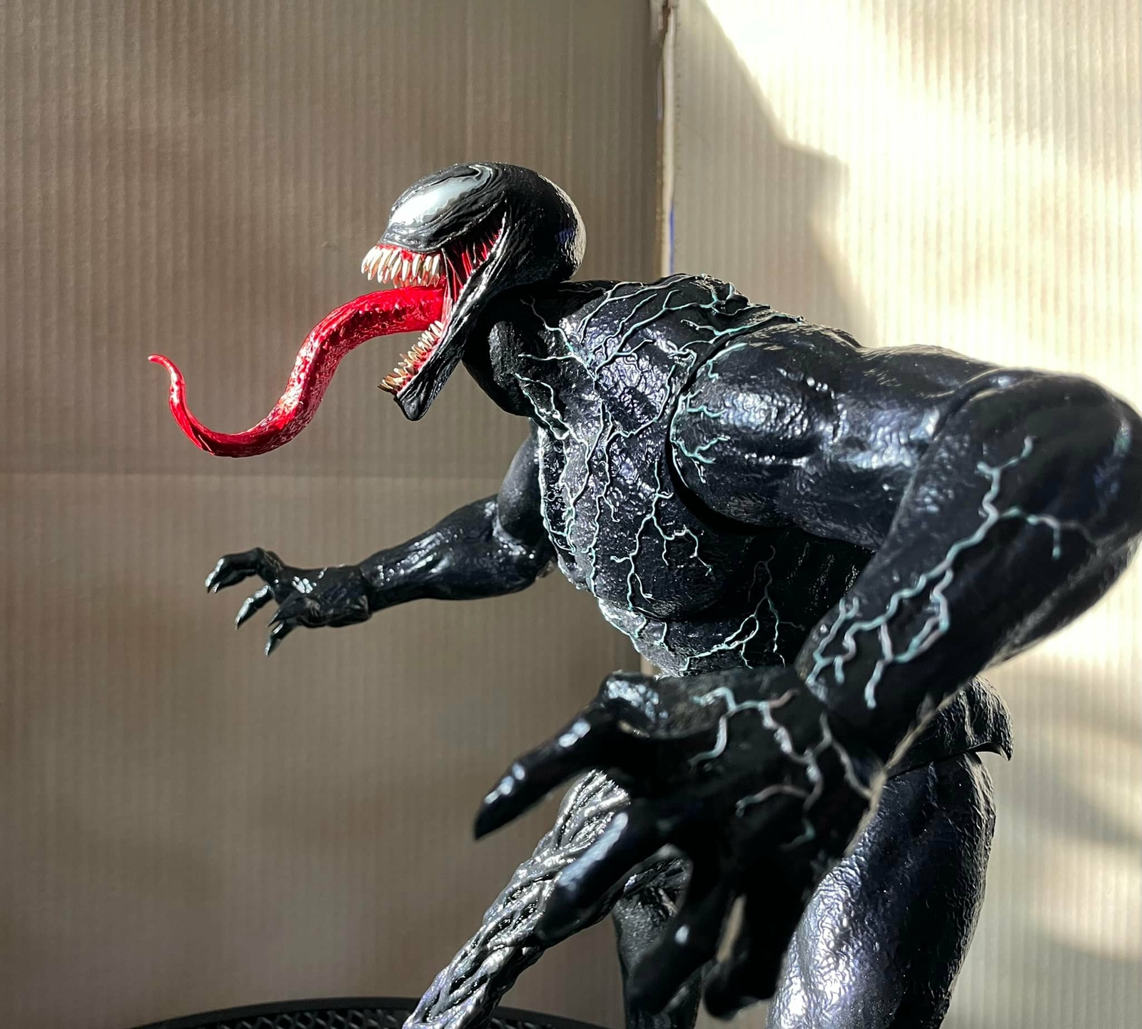 Hot Toys Marvel Venom Movie Masterpiece Series 1/6 Figure Hot Toys Marvel Venom Movie Masterpiece Series 1/6 Figure