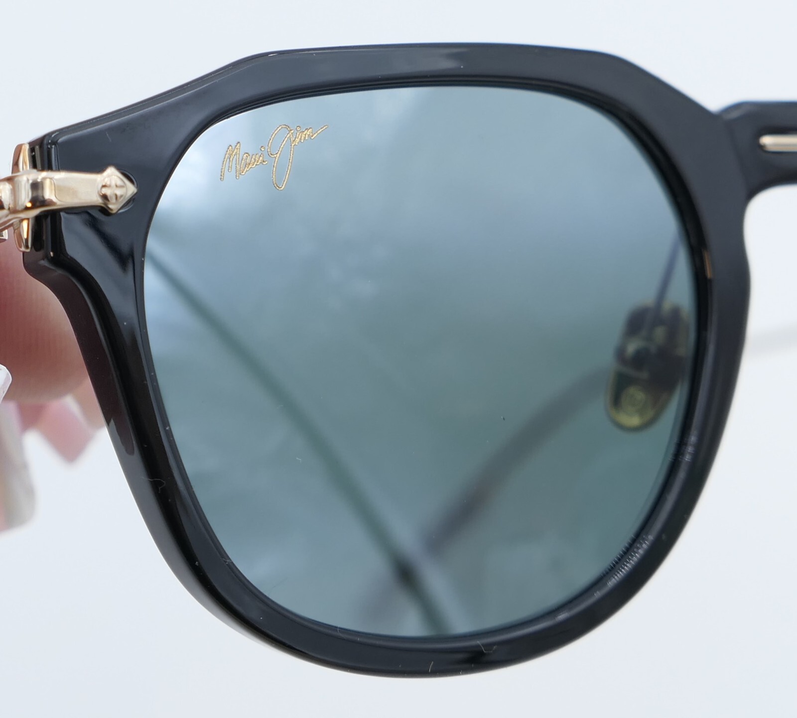 Pre-owned Maui Jim Alika "the Arctic" Polarized Luxury Sunglasses 837-02 Black W/ Gold In Gray