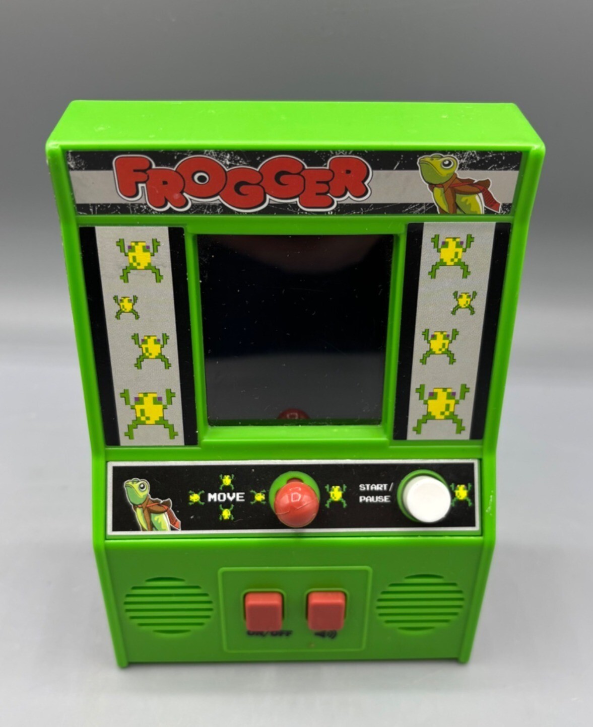 レトロゲーム　フロッガー　ミニアーケードゲーム Amazon.com: Arcade Classics - Frogger Retro Handheld Arcade