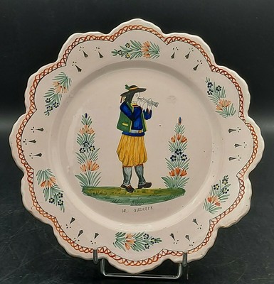 Assiette de décoration murale, décor breton, Henriot Quimper Céramique