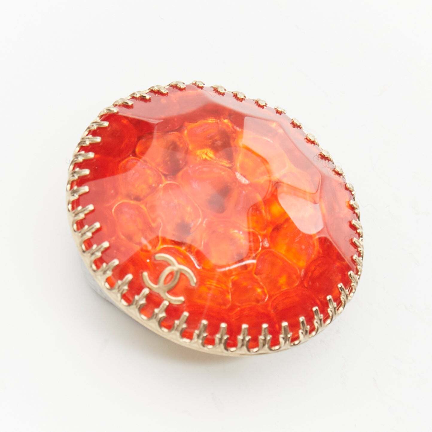 CHANEL 07A Vintage red resin gold CC logo round dome pin