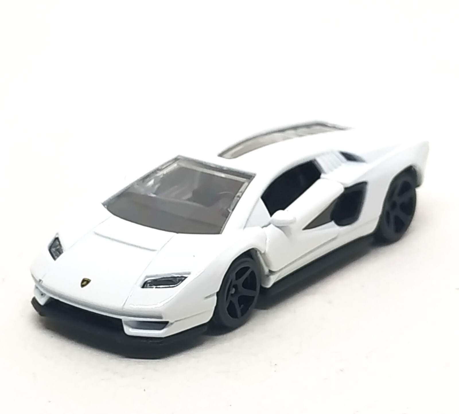 Majorette Lamborghini Countach LPI800-4 White 1:66 (3