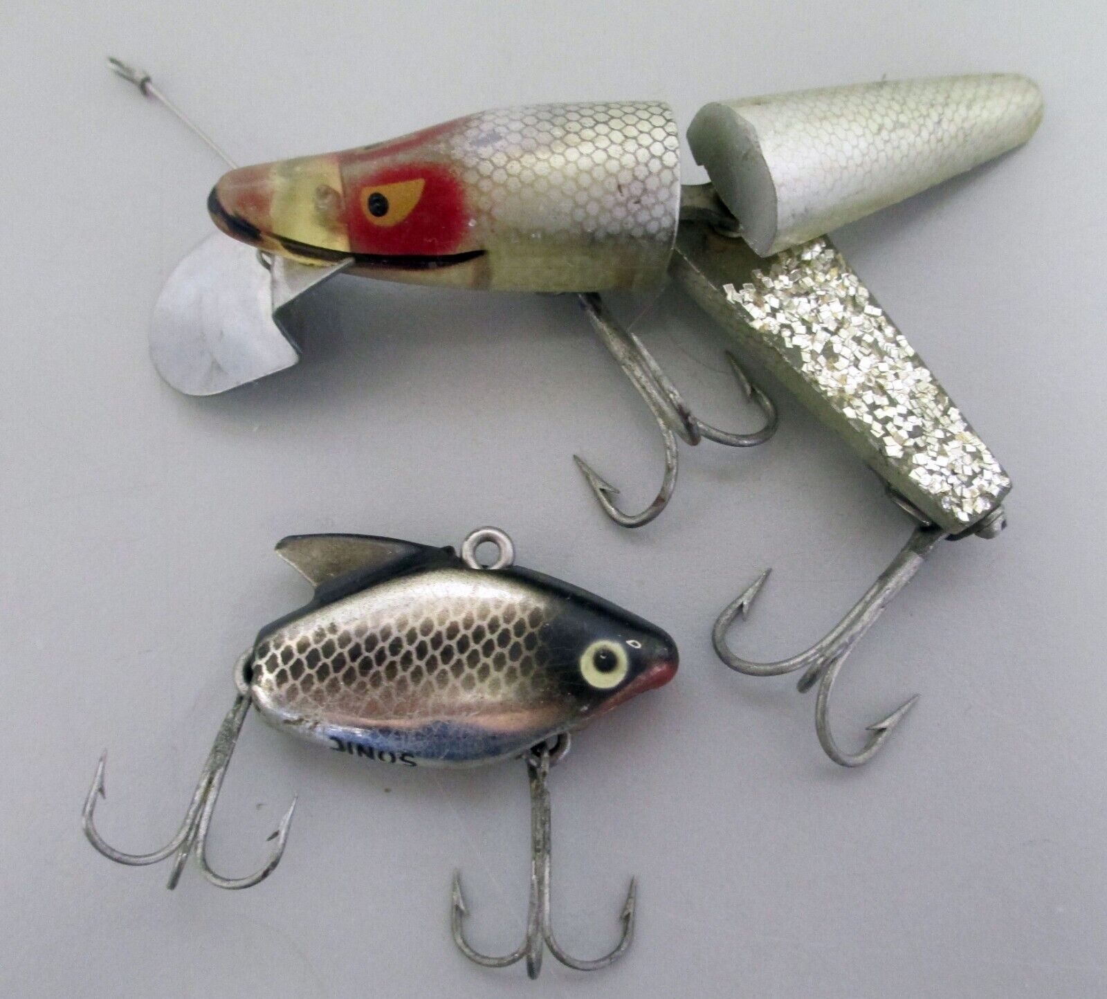 2) VTG HEDDON SCISSOR TAIL JOINTED PLASTIC CRANKBAIT LURE 2) VTG HEDDON SCISSOR TAIL JOINTED PLASTIC CRANKBAIT LURE