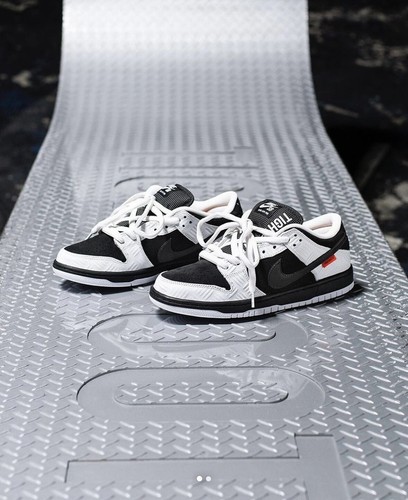 NIKE SB TIGHTBOOTH DUNK LOW PRO (SIZE 9) (FD2629-100) FW24 NIKE SB TIGHTBOOTH DUNK LOW PRO (SIZE 9) (FD2629-100) FW24