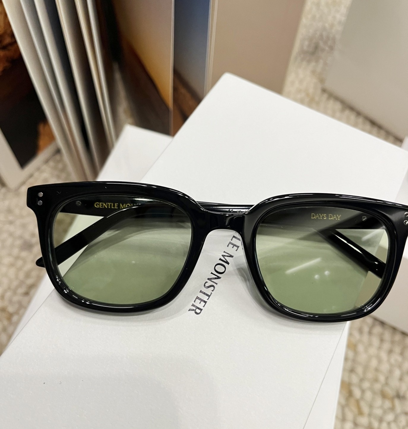 GENTLE MONSTER Days Dayサングラス グリーンレンズ GentleMonster Days Day 01(K) Sunglasses Black Frame Green