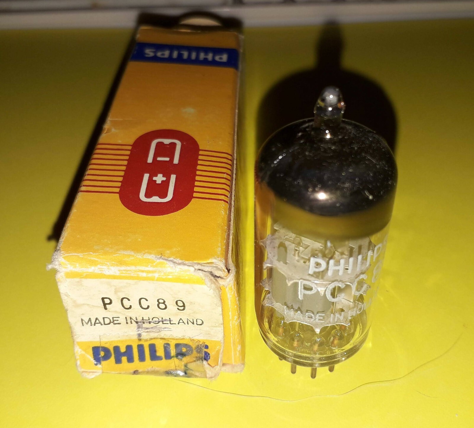 PCC89 Philips tube equivalent = 7FC7 NOS New Old Stock Original BOX 1pcs.