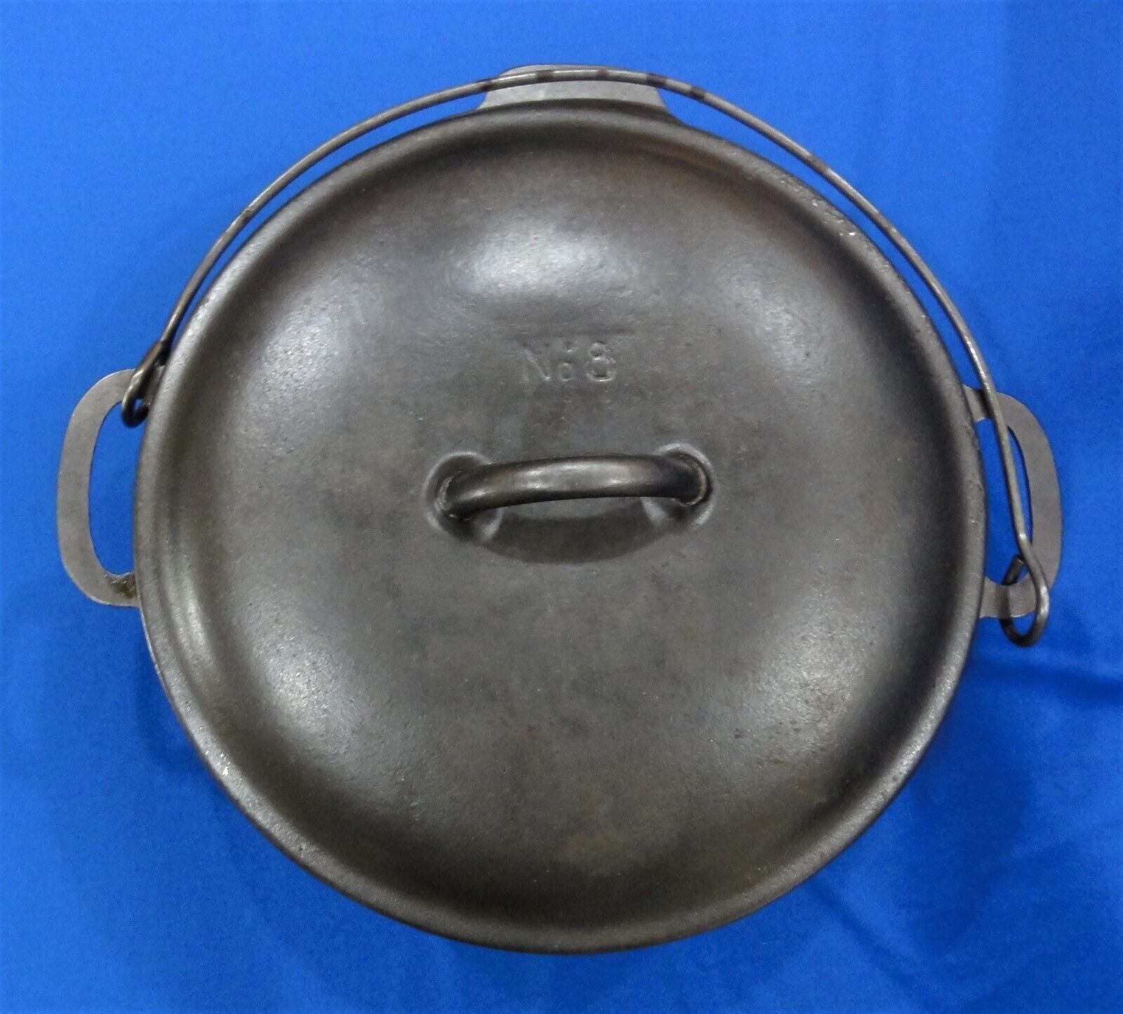 VINTAGE VOLLRATH (UNMARKED) CAST IRON DUTCH OVEN NO.8 VINTAGE VOLLRATH (UNMARKED) CAST IRON DUTCH OVEN NO.8