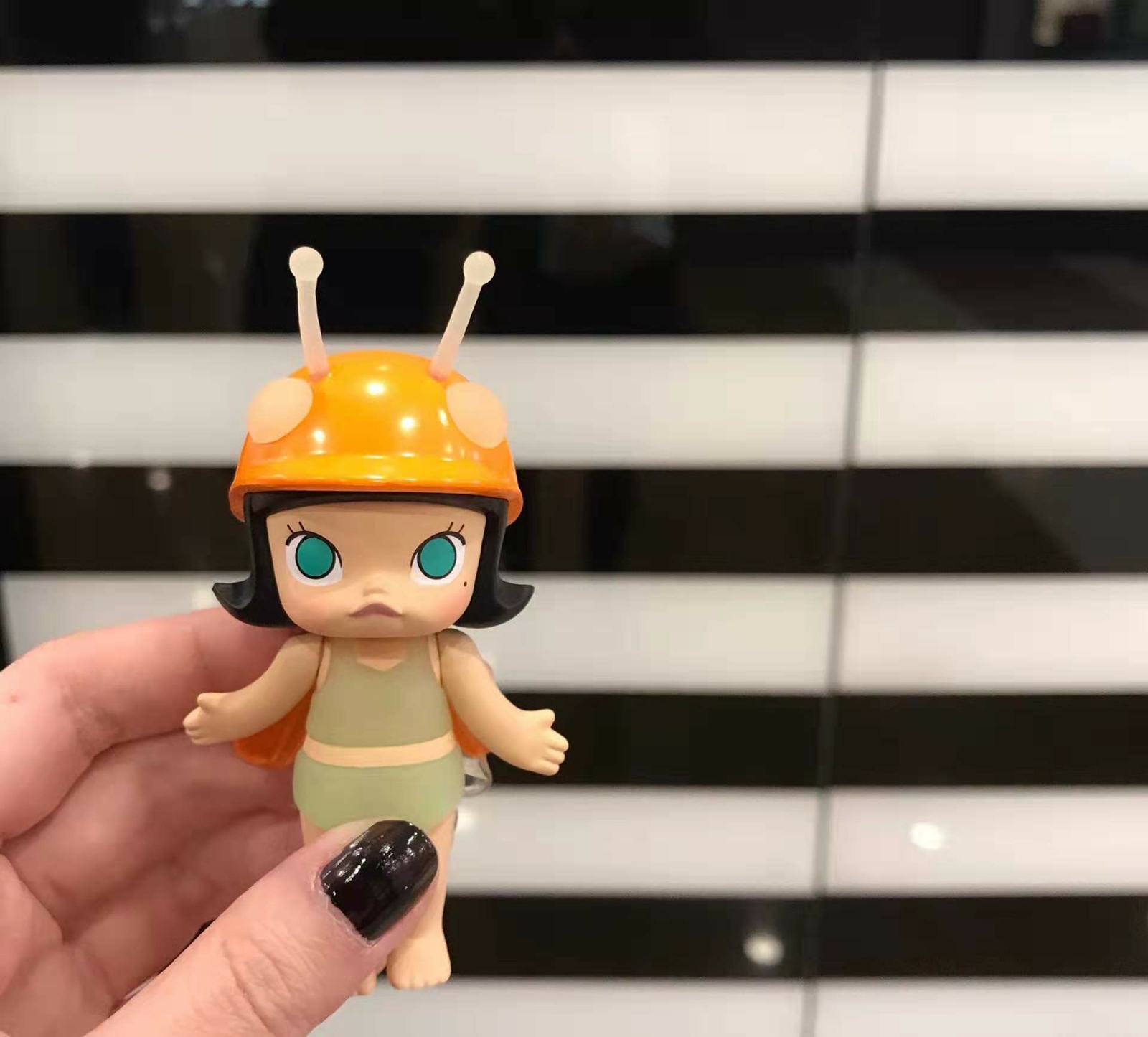 POP MART x KENNYSWORK Molly Bugs Glowworn Secret Secret Rare POP MART x KENNYSWORK Molly Bugs Glowworn Secret Secret Rare