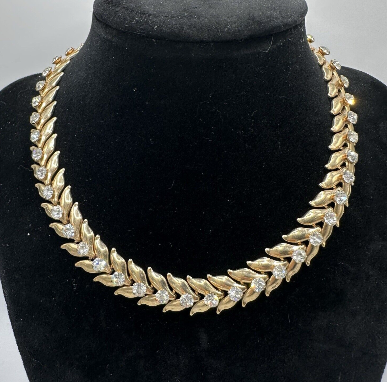 Vintage Rhinestone Gold Tone Leaves Collar Necklace Mid
