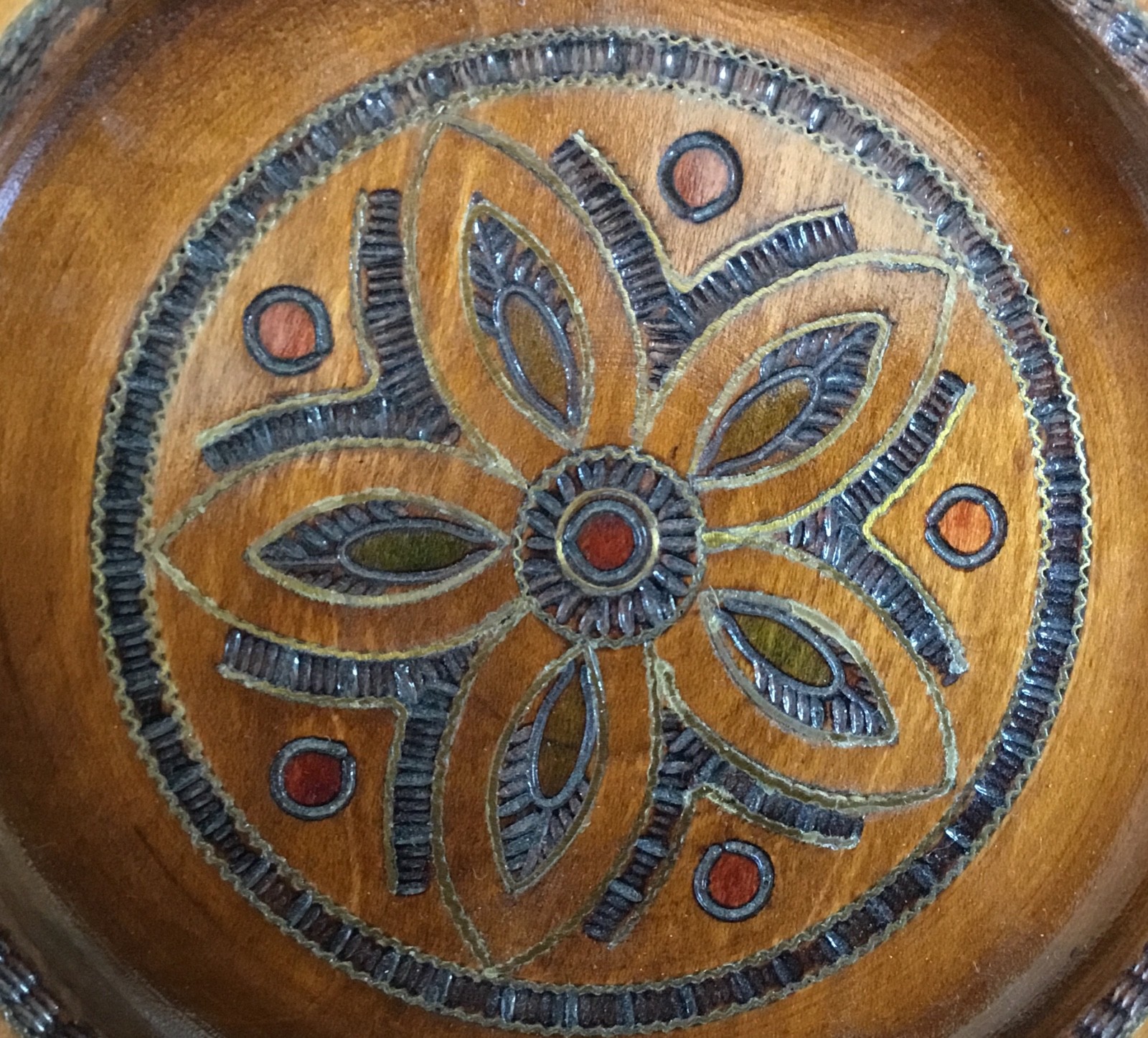 VINTAGE 5 1/2” POLAND WOOD W/ WIRE INLAY PLATE