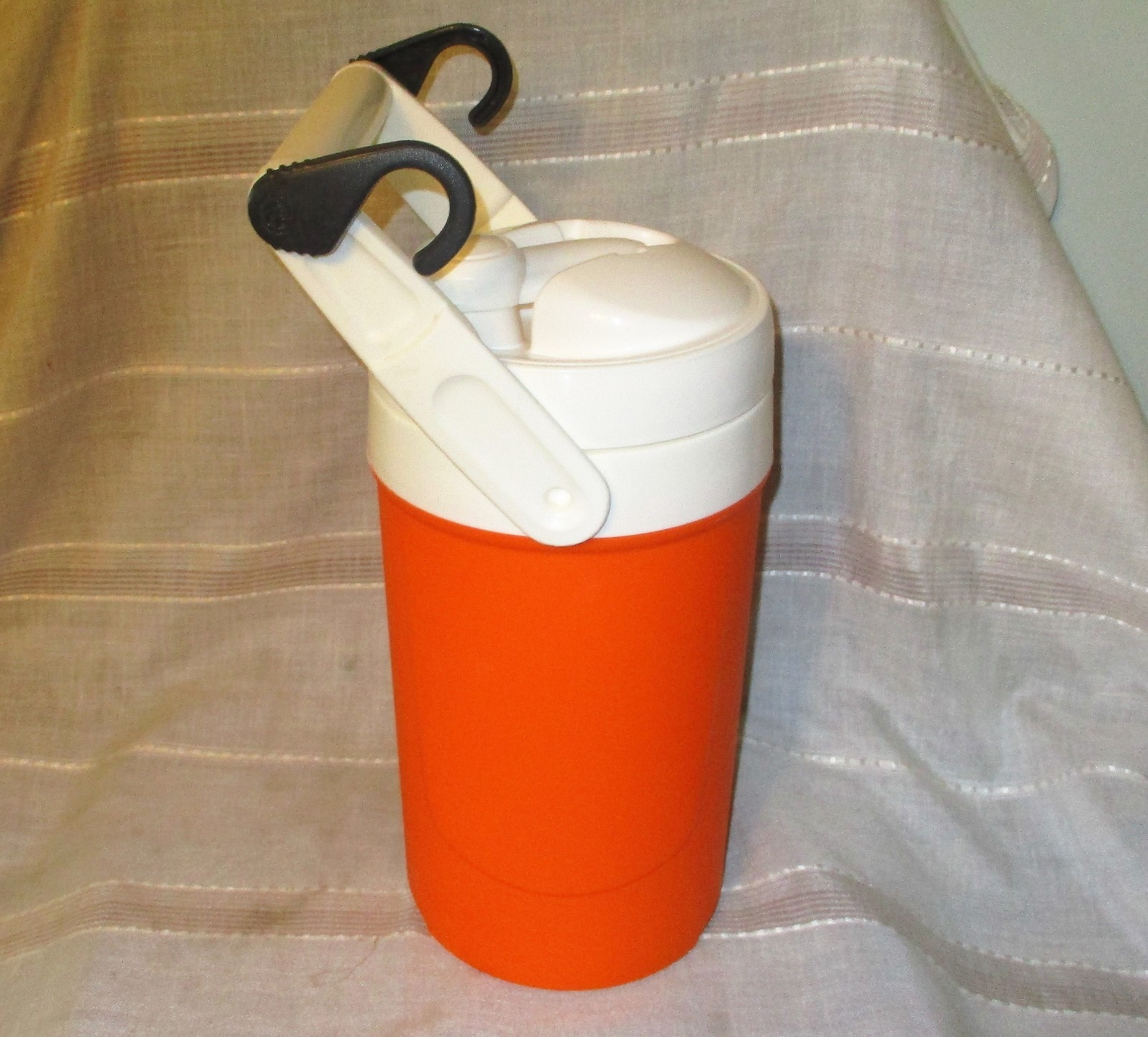 Igloo 1/2 Gallon Beverage Sport Cooler Orange w/Hanging Hooks