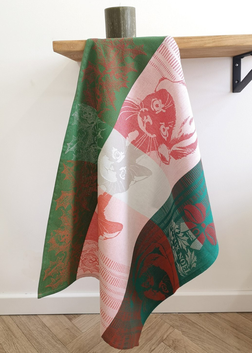 GARNIER THIEBAUT, CHATS de NOEL (CHRISTMAS CATS) FRENCH KITCHEN / TEA TOWEL, NEW