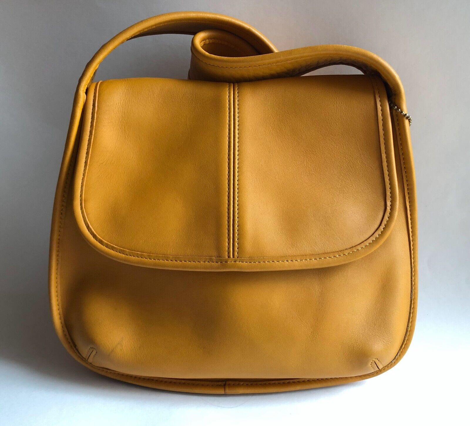 Yellow mustard vintage coach ergo Yellow mustard vintage coach ergo