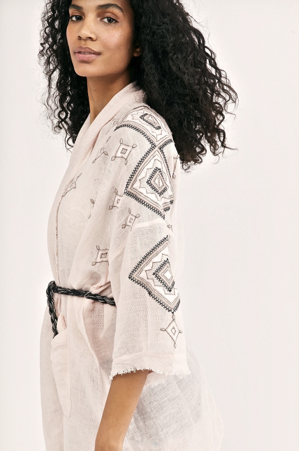 

Халат-кимоно Free People с поясом и вышивкой. Легкий румянец розового цвета  NWT, Blush pink
