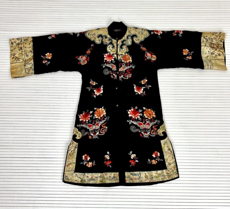 Antique 1930s Chinese Vintage Black Silk Embroidered Kimono Robe with figures