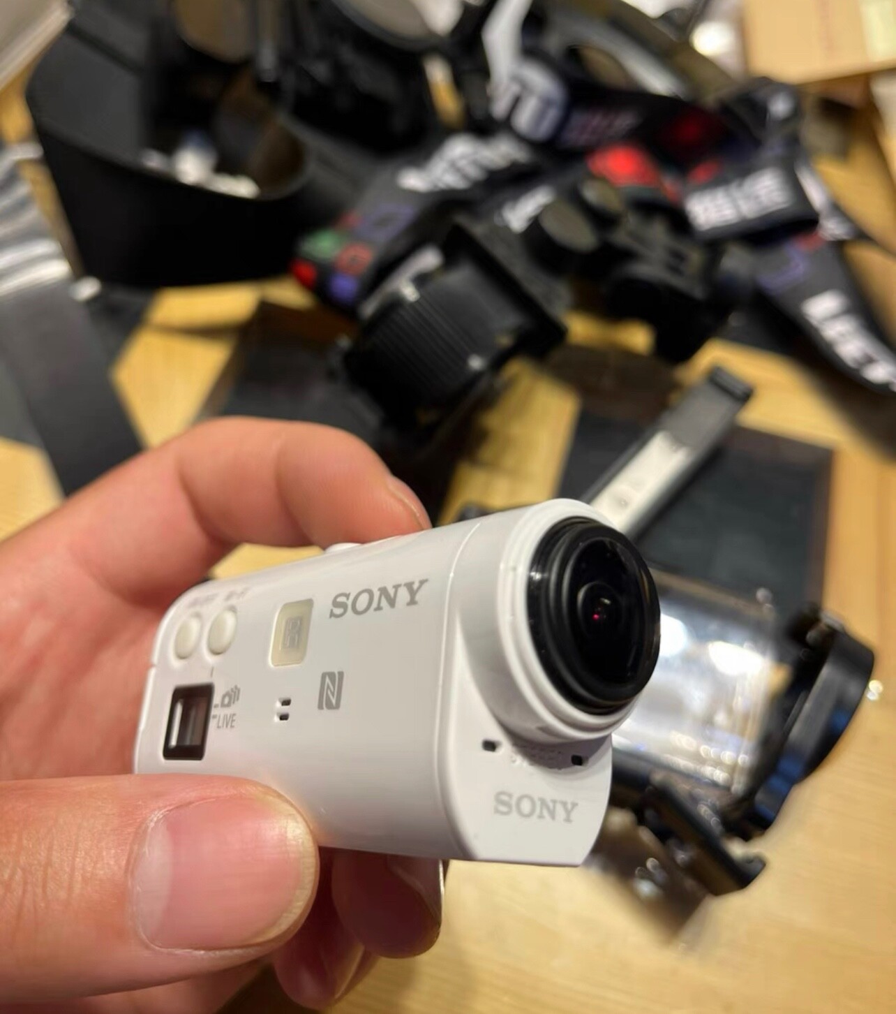 SONY HDR-AZ1 美品 a4795 Sony HDR-AZ1 HD action cam with Wi-Fi®