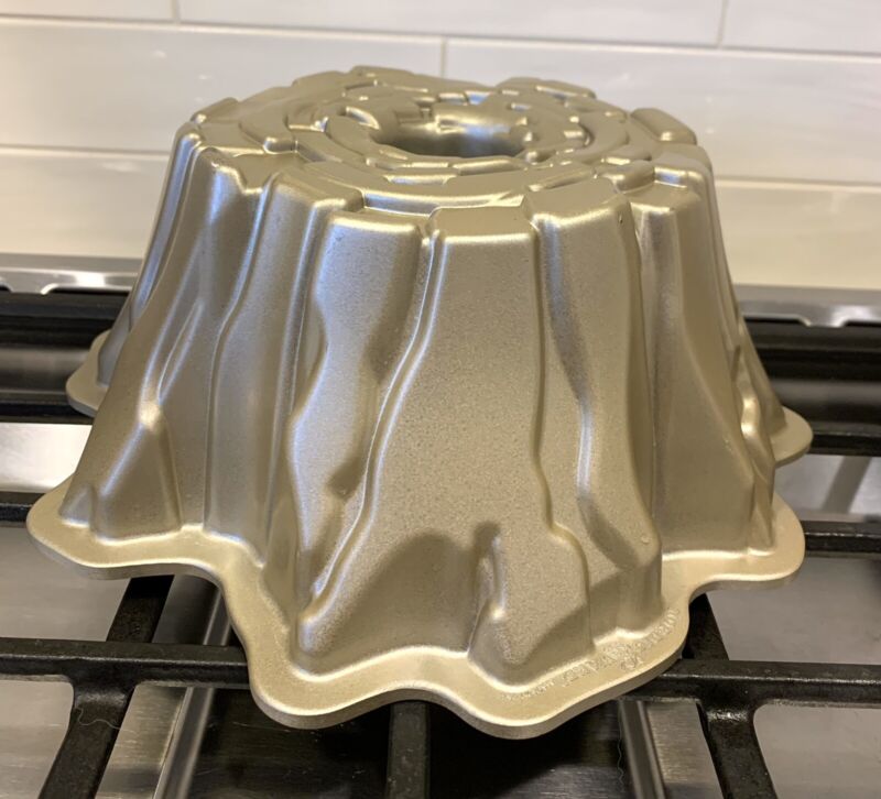 Nordic Ware Stump de Noel cake pan 3D baking bundt Cast Aluminum Christmas Gold
