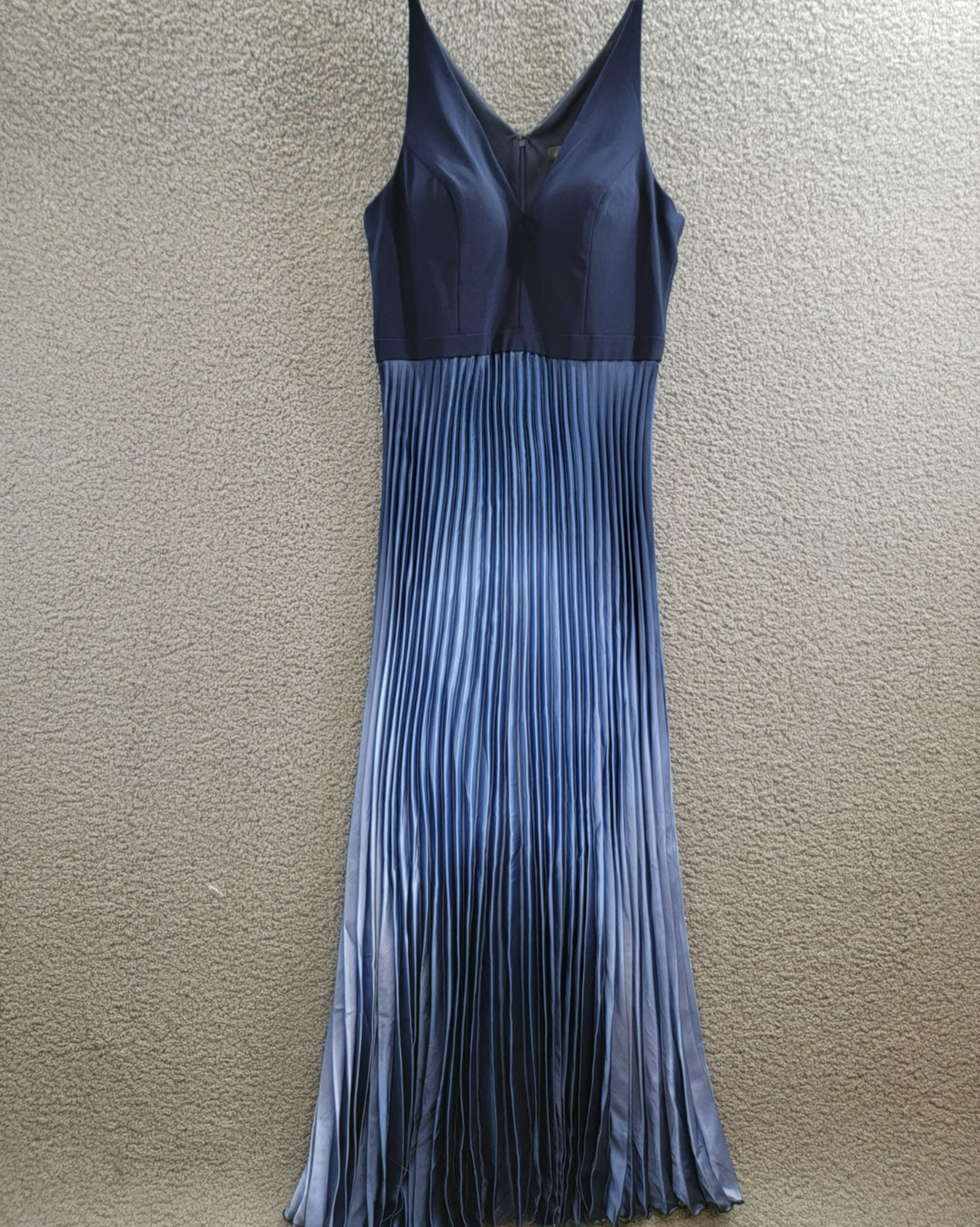AQUA Pleated Shimmer Mixed Media Gown Women's 16 Navy/Blue V-Neck Back Zipped - Picture 2 of 15