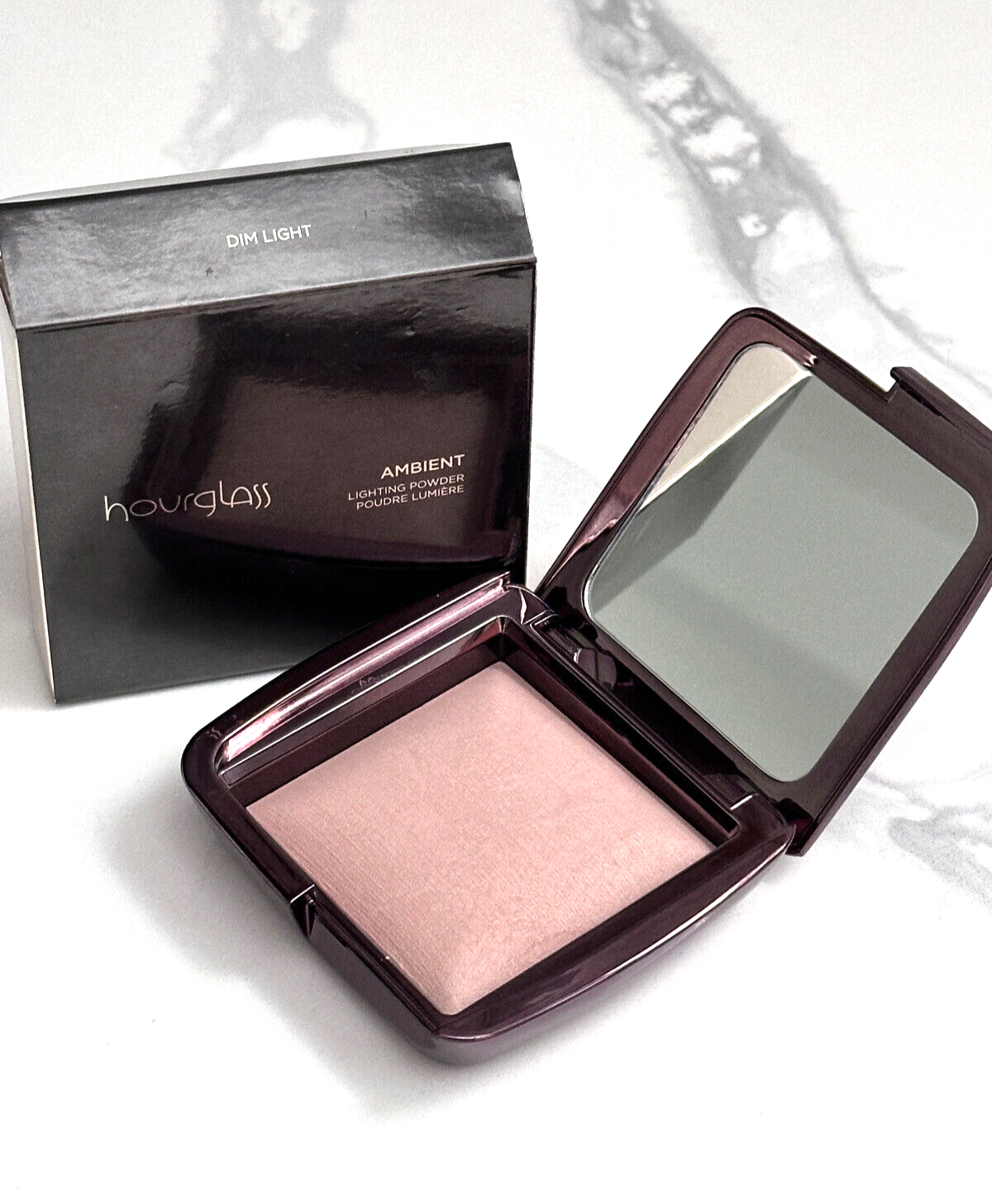 アワーグラス　Ambient Lighting Powder Ambient™ Lighting Finishing Powder | Your Perfect Light