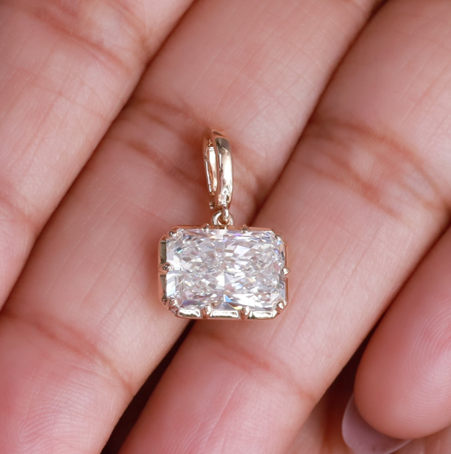 3.90 Ct IGI Radiant Cut Lab Grown Diamond Solitaire Pendant 14K Yellow Gold