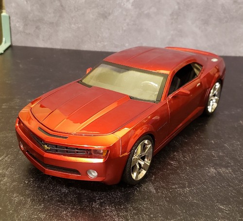 Jada Toys 2006 Red Chevrolet Camaro Concept 1:18 Scale No