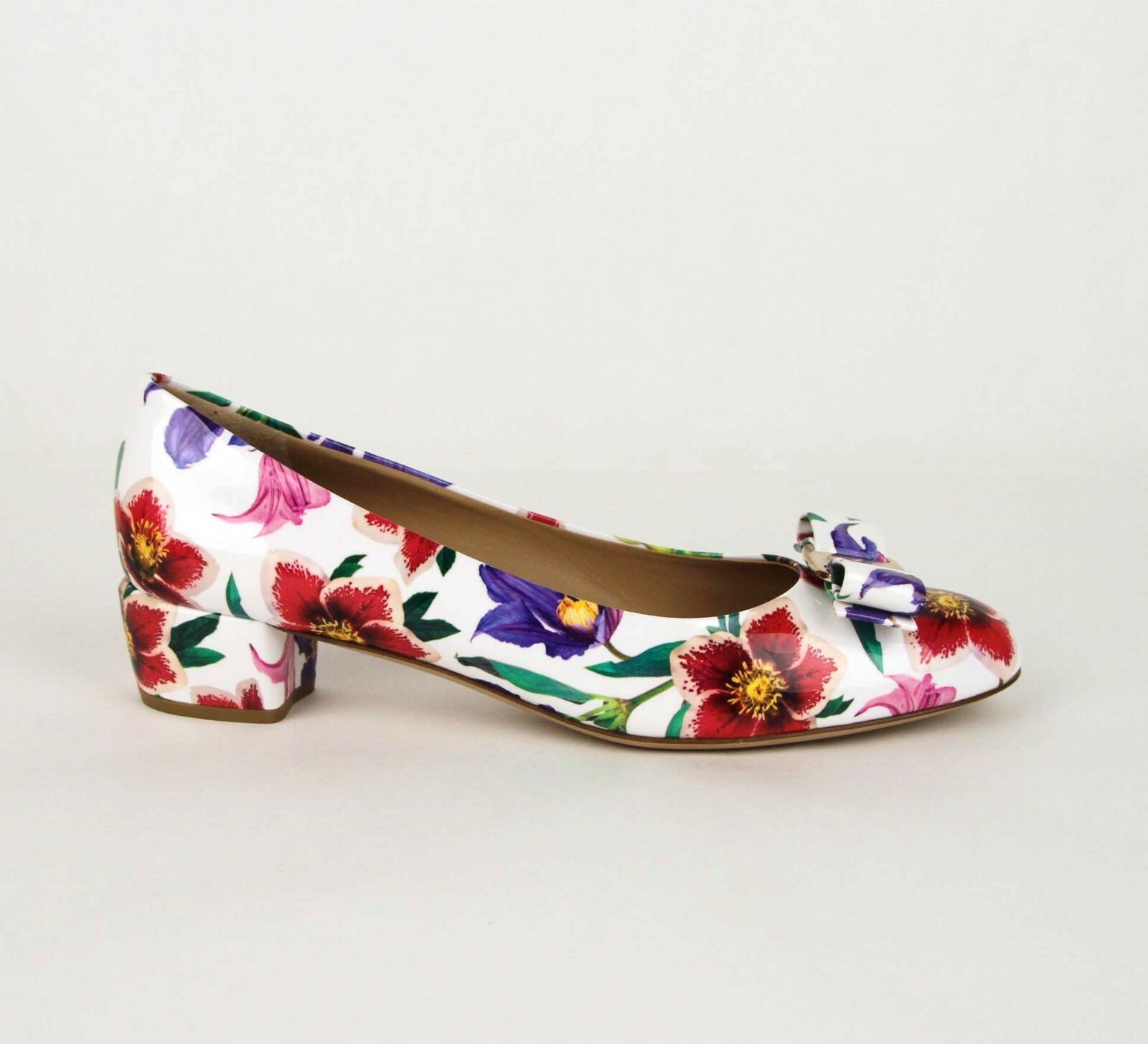 Pre-owned Ferragamo Salvatore  Women's Vara 6 White Patent Leather Floral Bow Pump 0688977