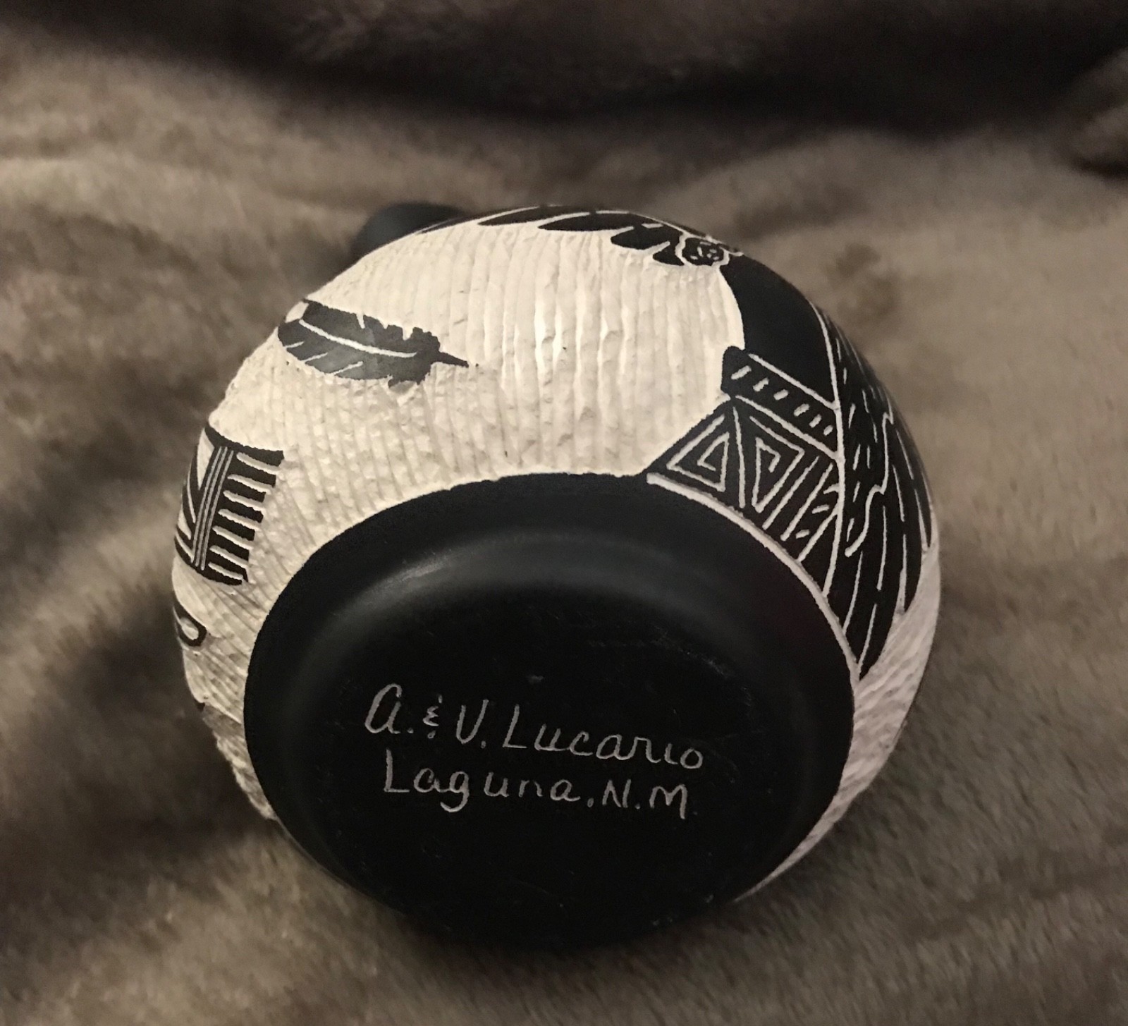 A & V LUCARIO VASE LAGUNA NM RARE HARD TO FIND