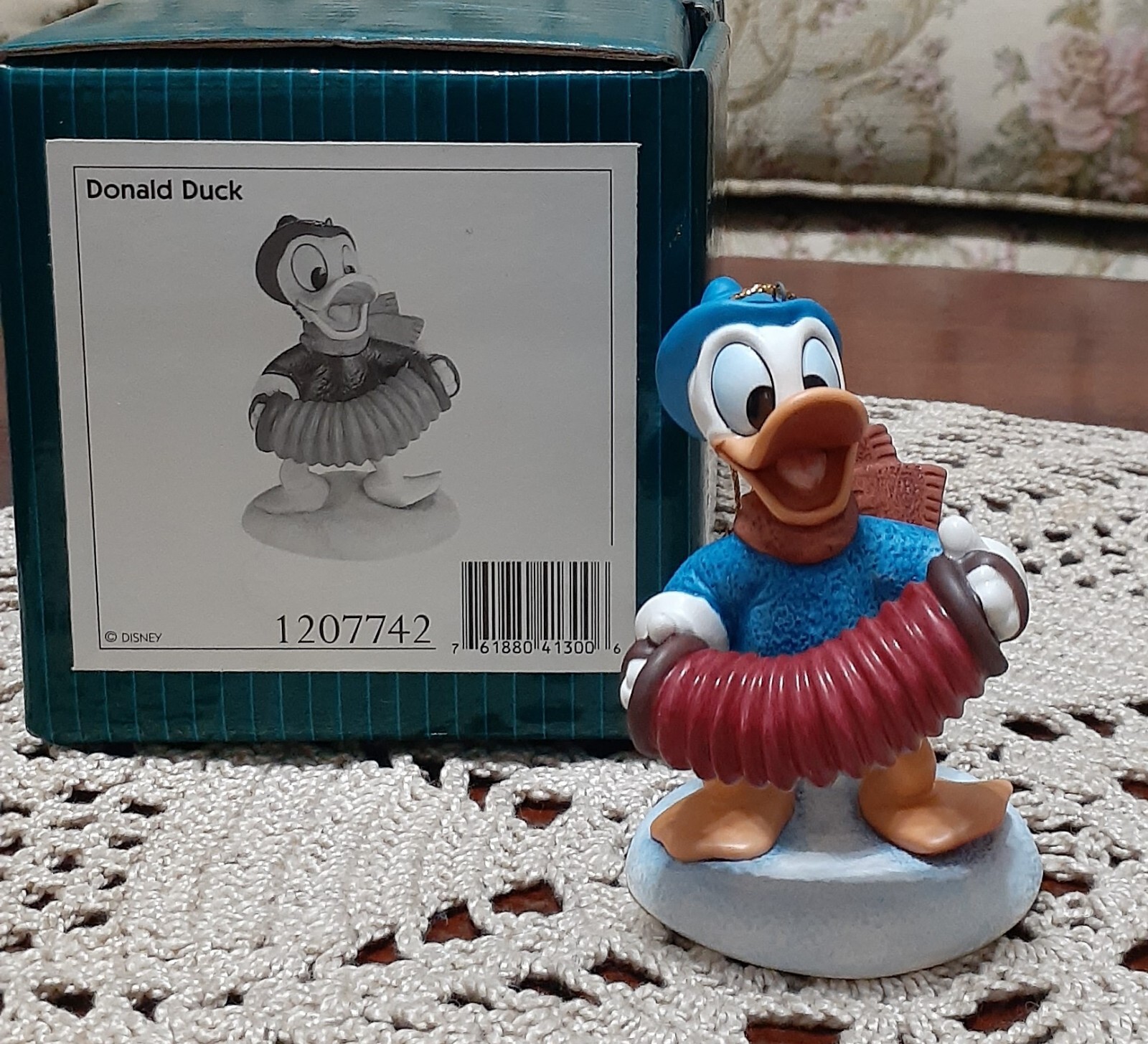 Disney~WDCC~PLUTO'S CHRISTMAS TREE~DONALD~FA LA LA…~41300