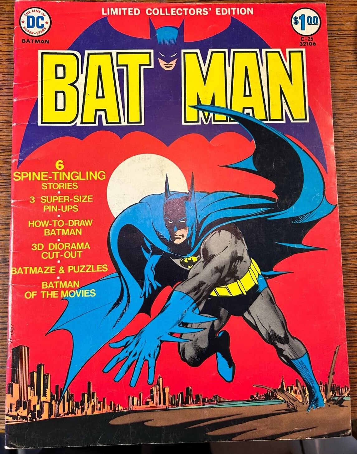 洋書 Batman Detective Comics Deluxe Edition Amazon.com: Batman - Detective Comics: The Rebirth Deluxe