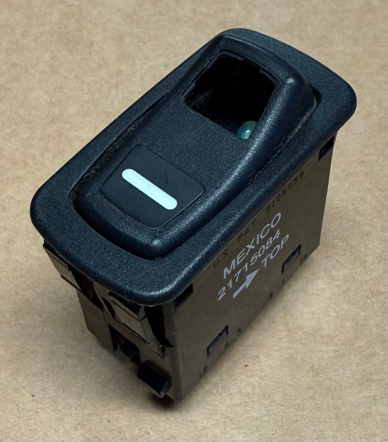 MISTOVER switch特装版 MACK Strobe Rocker Switch 21715084 [missing 'STROBE' label