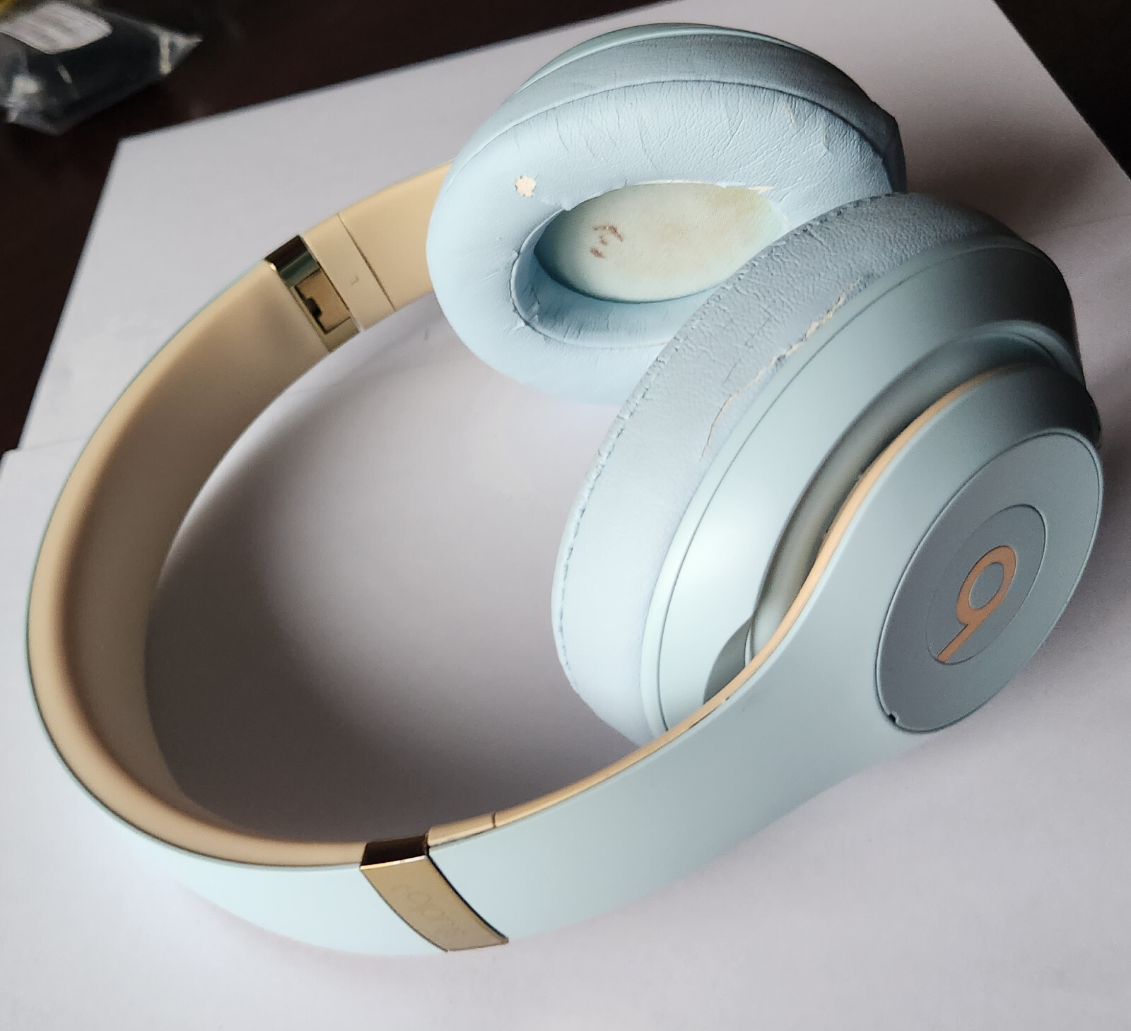 DEFECTIVE Original Crystal Blue Beats Studio3 Wireless DEFECTIVE Original Crystal Blue Beats Studio3 Wireless
