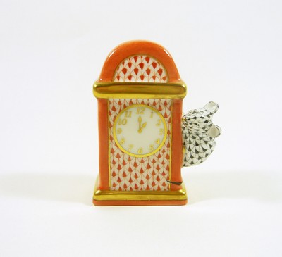 HEREND, FISHNET MOUSE ON A CLOCKTOWER 2.8'',HANDPAINTED PORCELAIN FIGURINE!(H004)