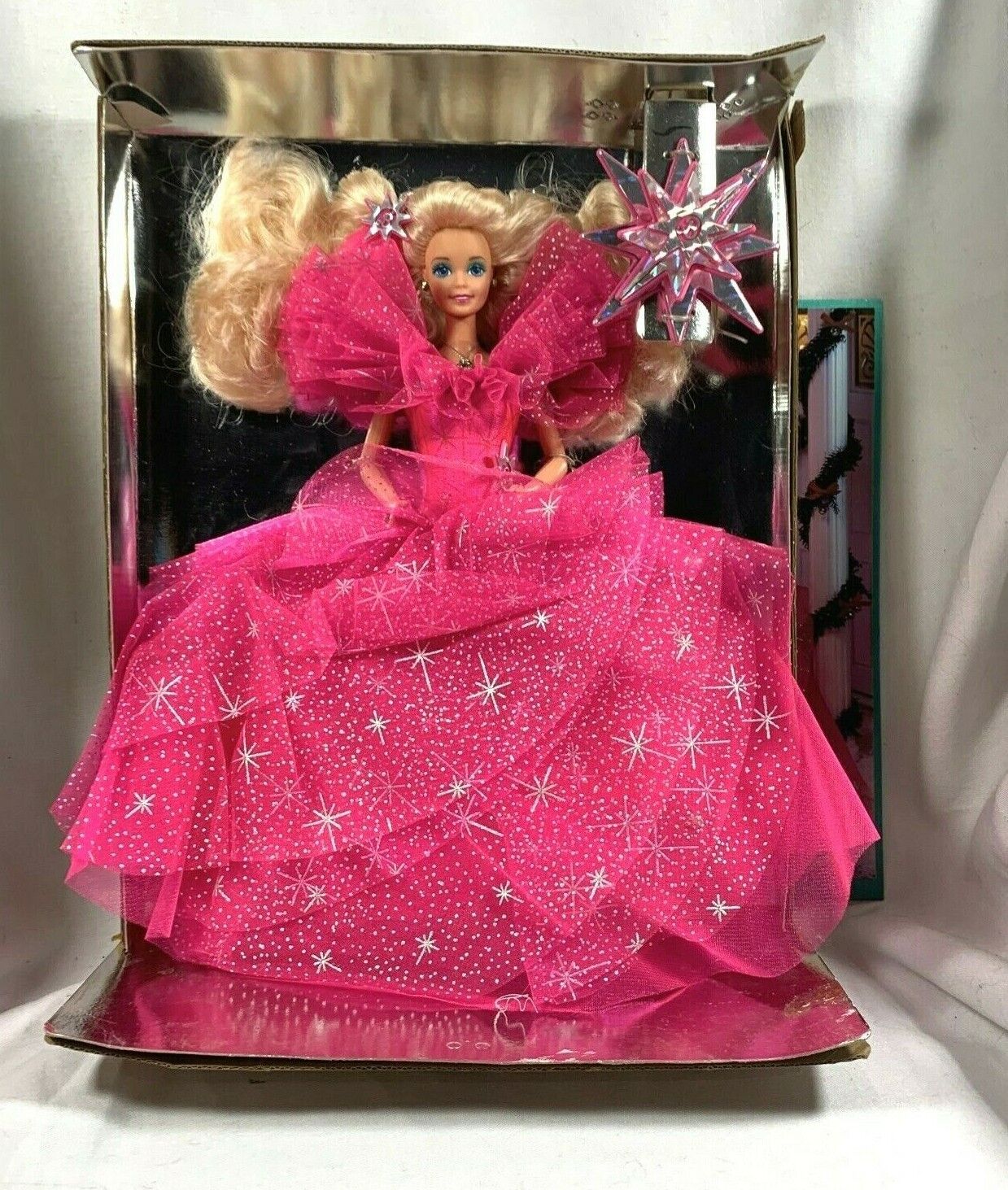 VINTAGE 1990 HAPPY HOLIDAYS BARBIE SPECIAL EDITION #4098 VINTAGE 1990 HAPPY HOLIDAYS BARBIE SPECIAL EDITION #4098