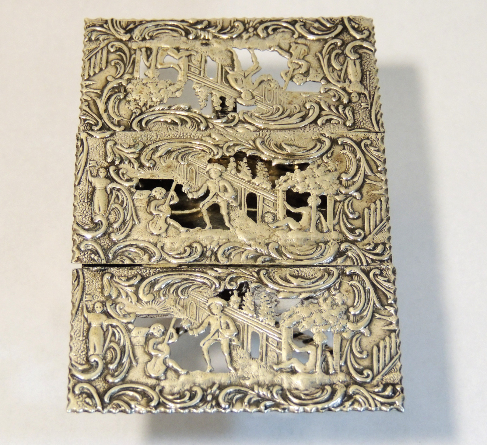 Antique Victorian Embossed Sterling Silver Table POMANDER Vinaigrette Scent BOX