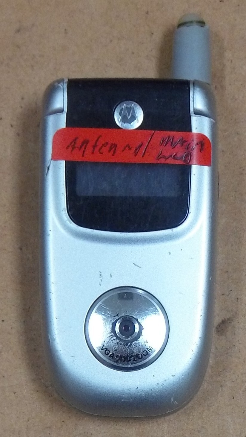 Motorola V220e - Silver and Black ( AT&T / Cingular ) Very