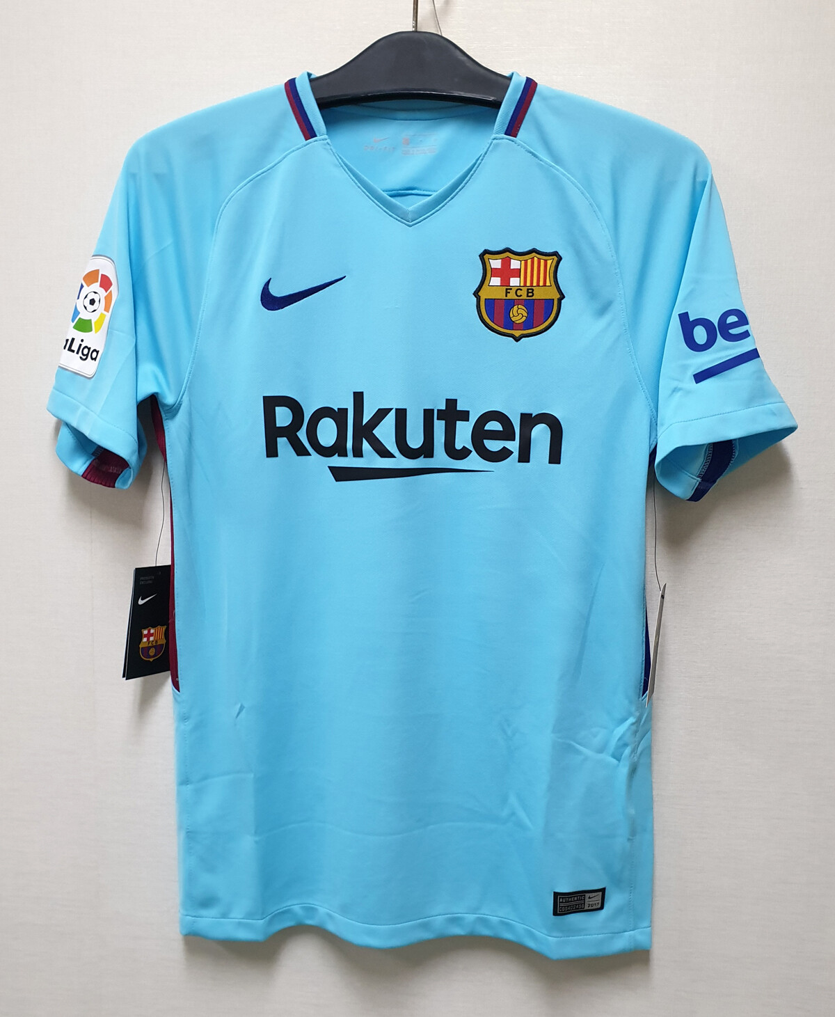 barca 17 18 away kit