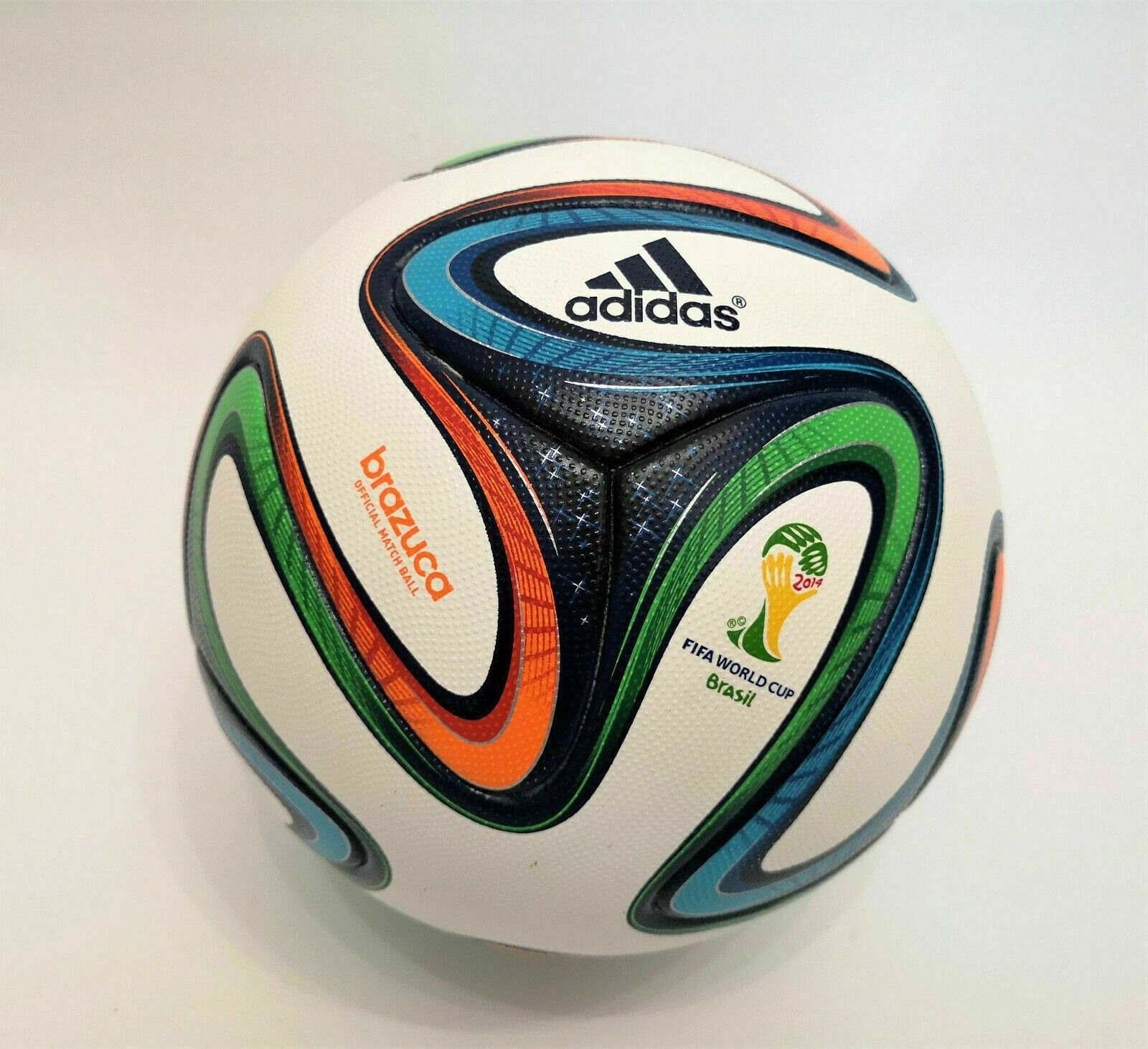 Мяч adidas Brazuca 2014 Джабулани