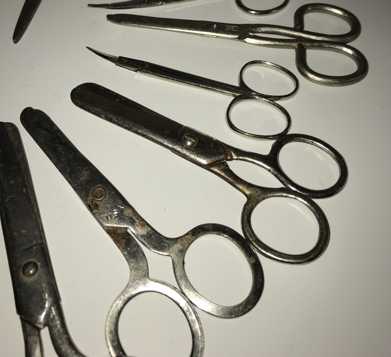 18 Vtg Scissors School Classroom Children Sewing Curve Nail Steam Punk Alter Art