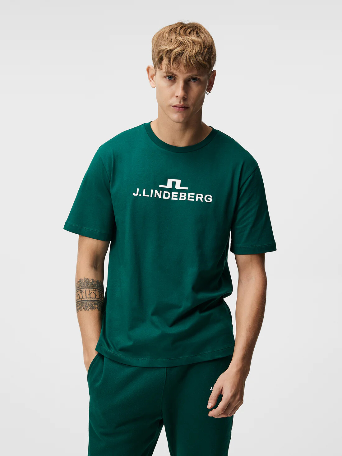 J Lindeberg Men's Alpha T-shirt AMJT07865 M374 Rain Forest
