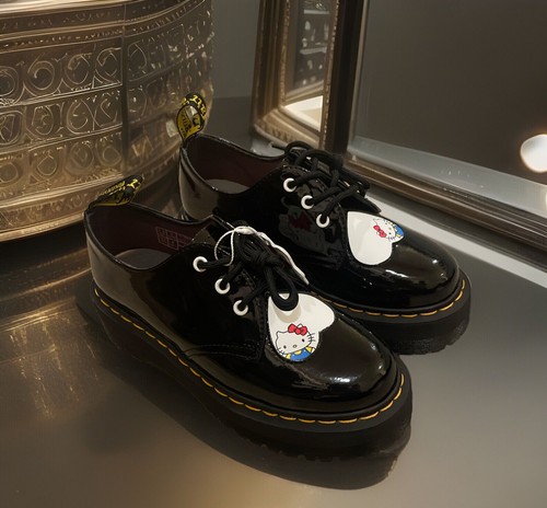 カワイイ 急いで★Dr. Martens Jesy Dark クラシック プルアップ Youth 1460 Floral Mash Up Leather Lace Up Boots in Black