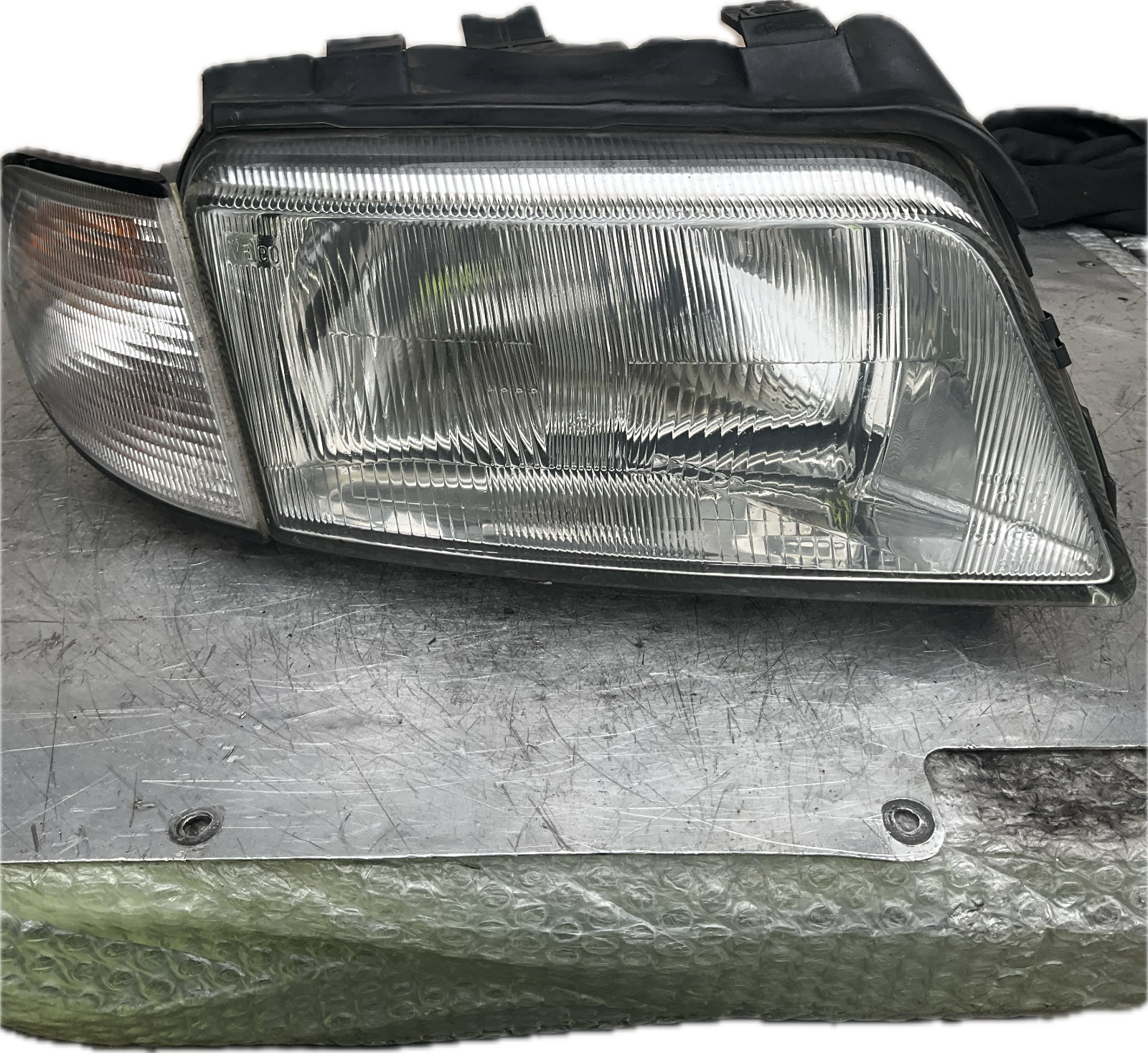 Fanale anteriore destro Audi A4 I anno: 2002 codice ricambio: 8D0941004A usato