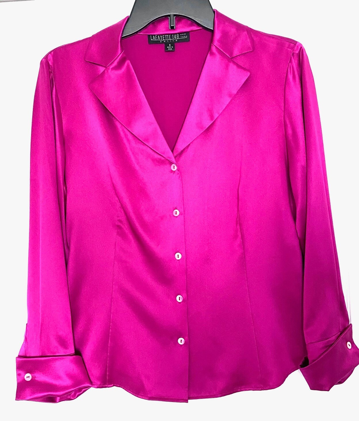 

LAFAYETTE 148 Ярко-розовая пурпурная рубашка из шелкового атласа на пуговицах с воротником Топ, Розовый
