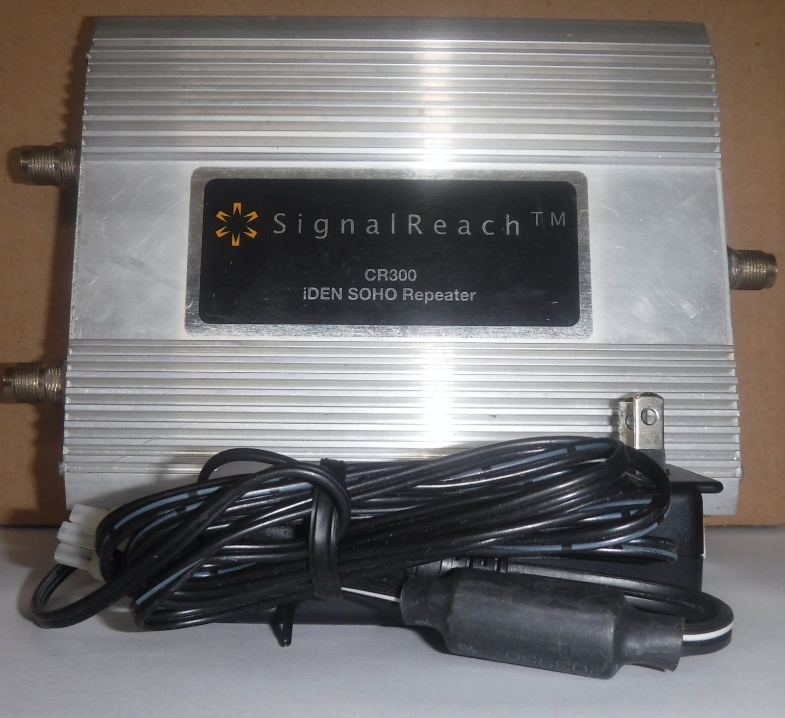 Signal Reach CR300 iDen SOHO Repeater /Cell Booster - Used - Working