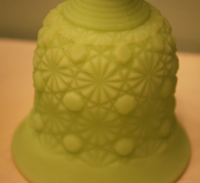 Vintage FENTON Daisy and Button CUSTARD GLASS BELL Very Pale Green W Clapper