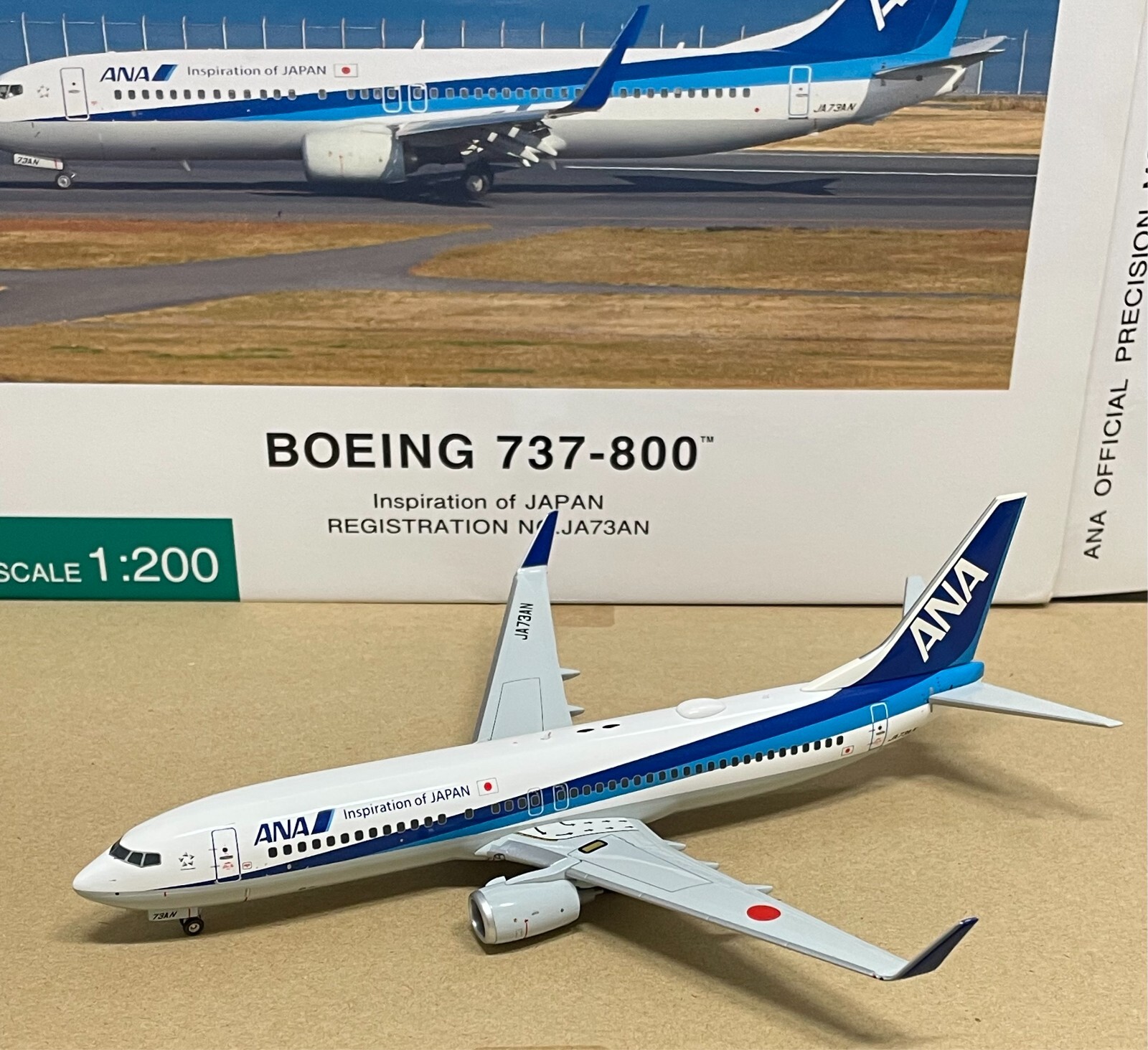 ANA B737-800 JA73AN 1⁄200モデル(滑走路付き) レアANA B737-800 JA73AN