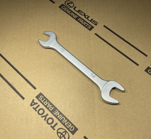 OEM 93 - 97 TOYOTA LAND CRUISER FZJ80 SPANNER JACK TOOL KIT