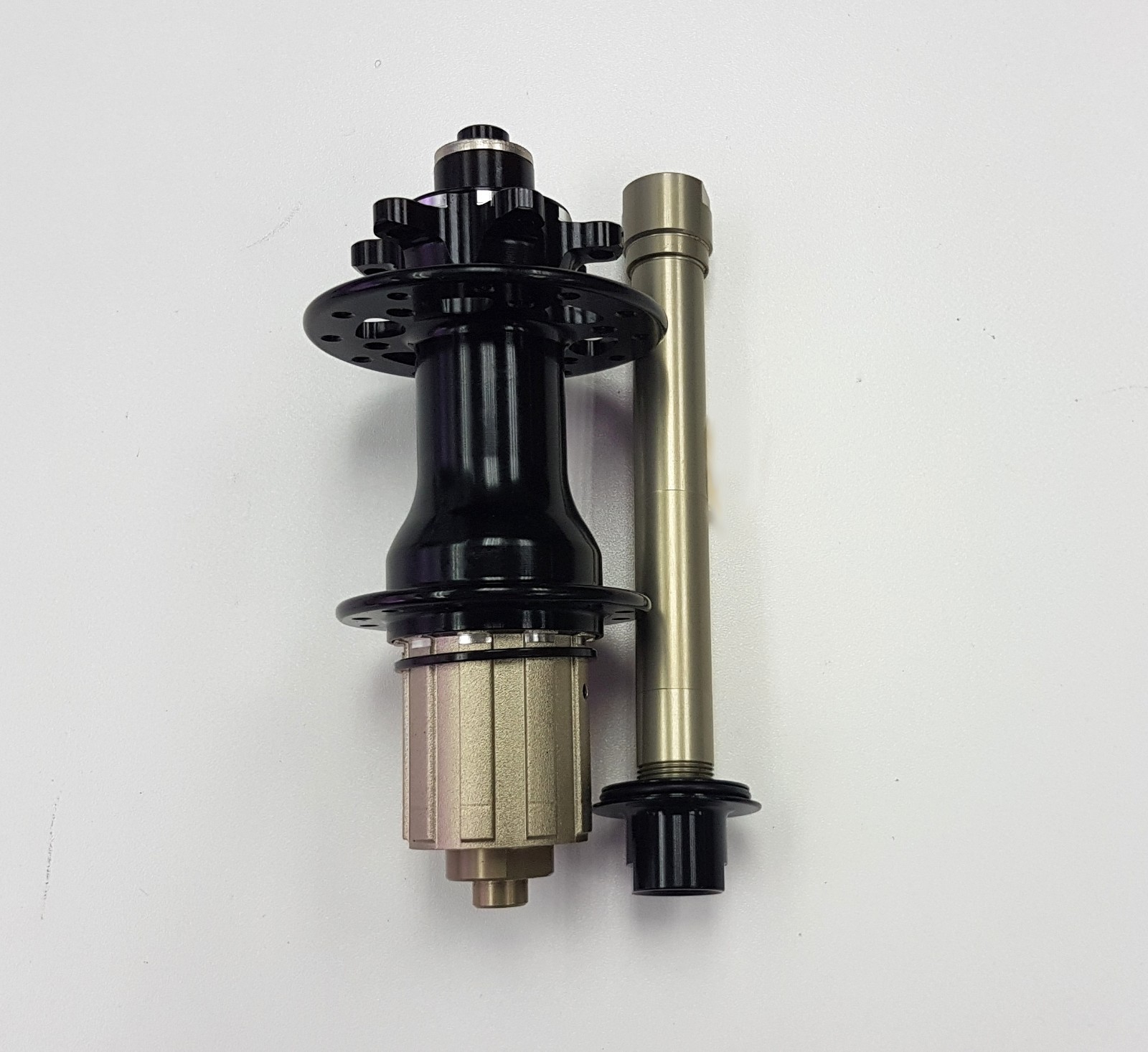 NOVATEC DISCハブ　F:100mmTA/QR R:135mmQR S7b15399c70b044ff855b89b21a84b